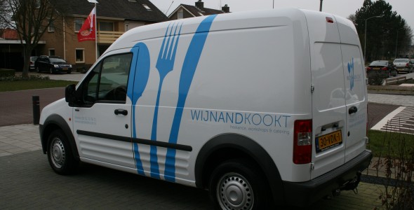 Nieuwe belettering & poetsen auto