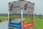 Reclamepanelen in v-vorm buizenframe