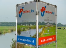 Reclamepanelen in v-vorm buizenframe