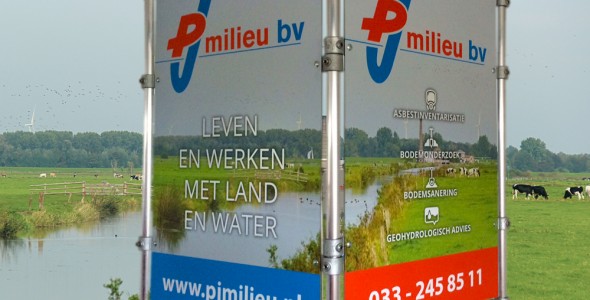 Reclamepanelen in v-vorm buizenframe